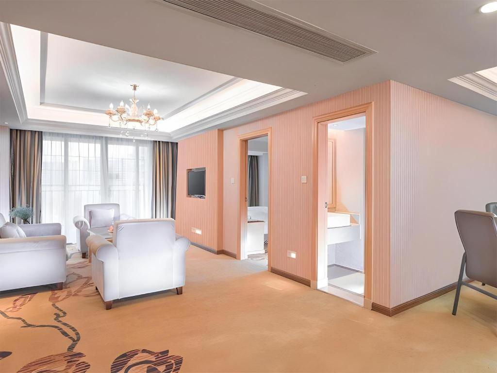 Vienna Classic Hotel Qingyuan Taihe Ancient Cave Scenic Area Exterior photo