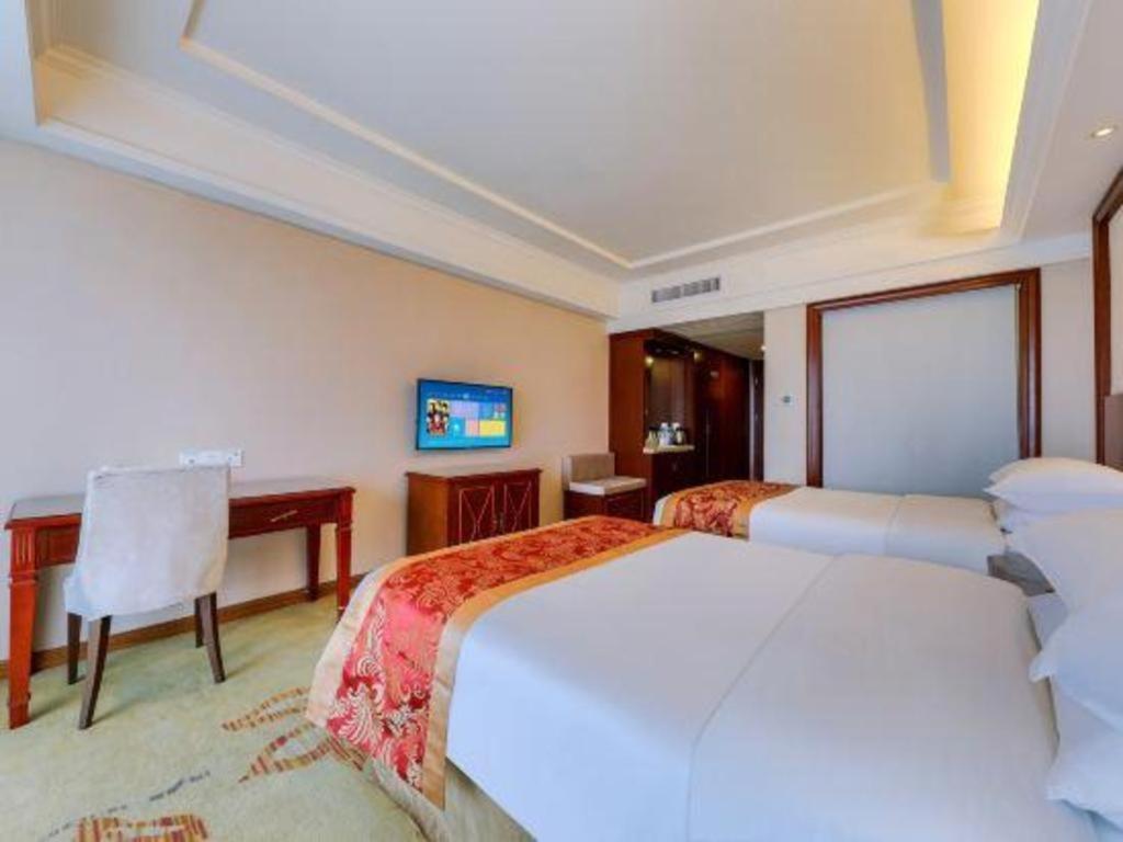 Vienna Classic Hotel Qingyuan Taihe Ancient Cave Scenic Area Exterior photo